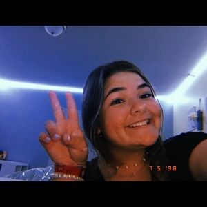 Meet your Posher, Claire